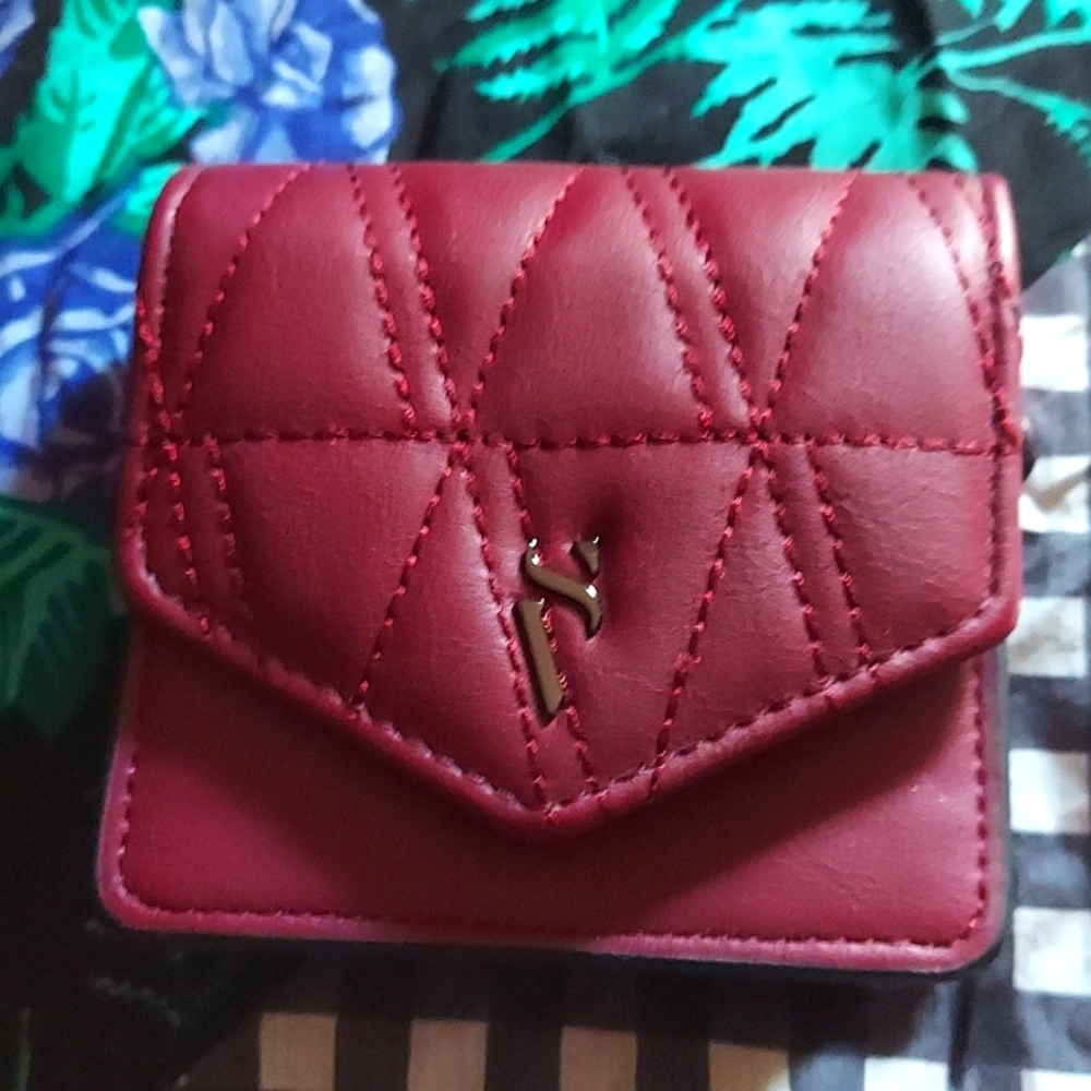 Set of Vera Wang coin purse and wallet